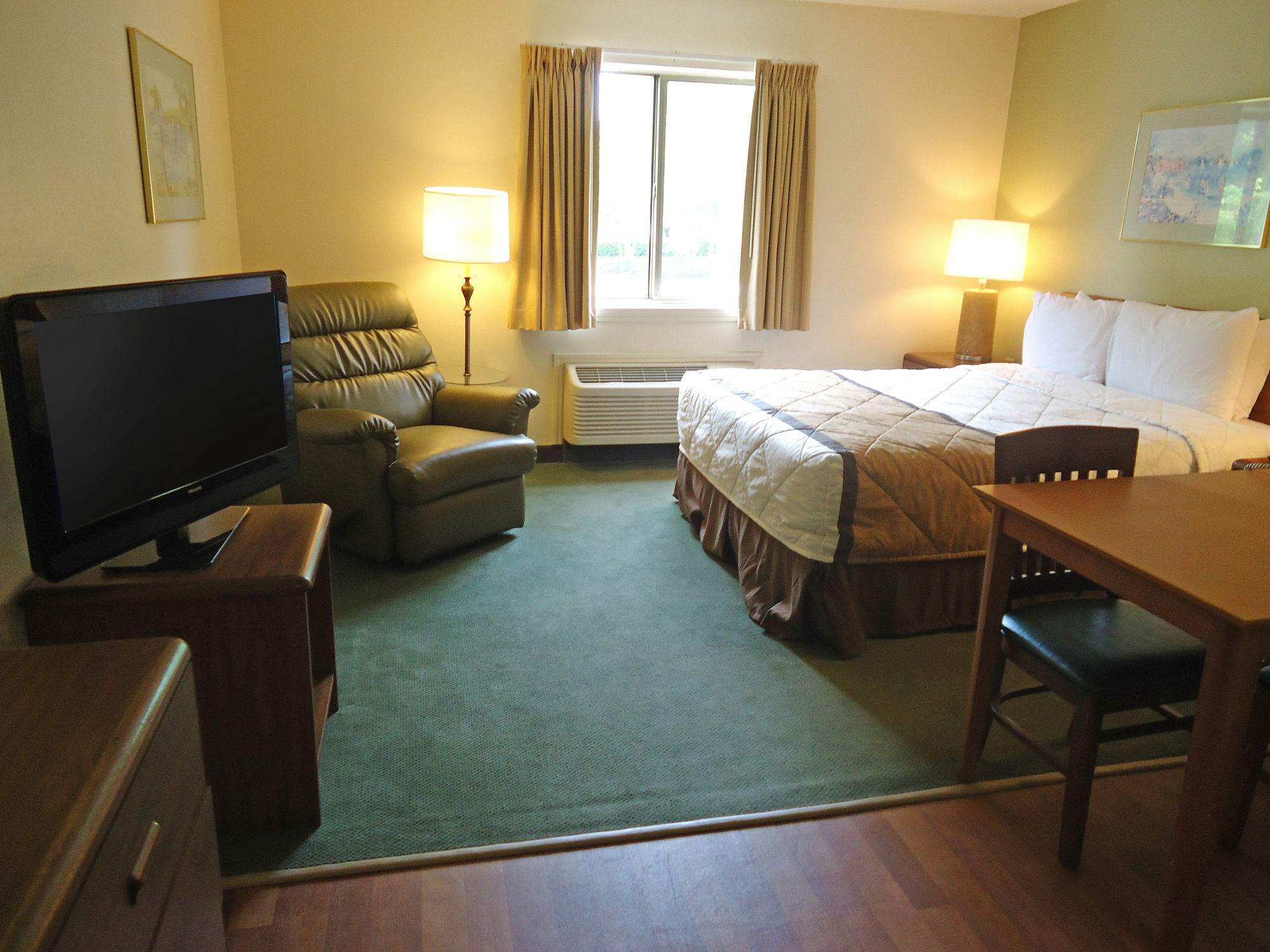 เอ็กซ์เทนด์ สเตย์ อเมริกา กรีนส์โบโร เวนโดเวอร์อเวนิว Hotel ภายนอก รูปภาพ